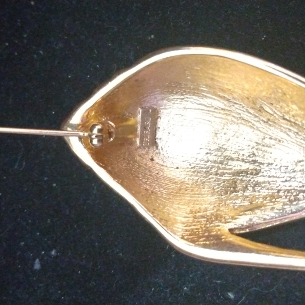 Trifari Shell pin - Picture 4 of 4